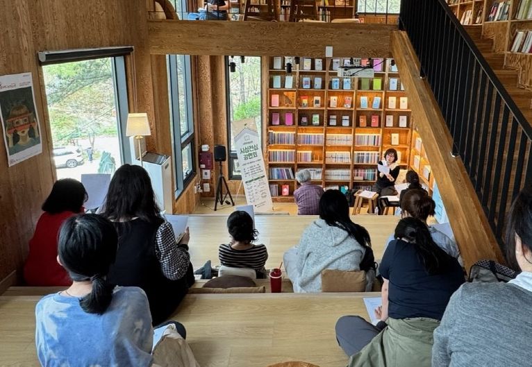 전주시 학산숲속시집도서관 이규리 시인 초청강연 성료