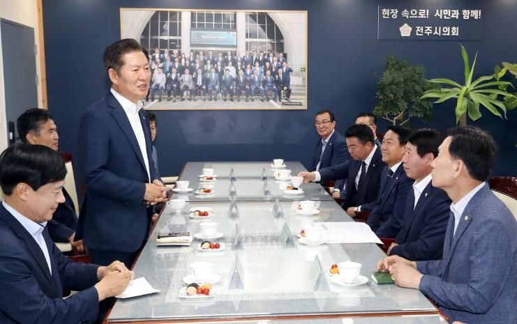 전북특별자치도시군의회의장협의회, 더불어민주당 정청래 국회의원과 간담회