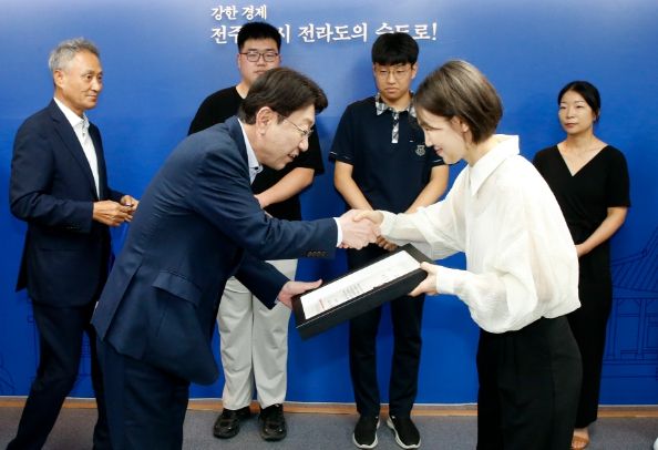 ‘천사도시’ 전주 빛낸 으뜸자원봉사자 시상